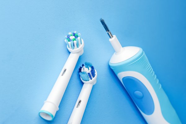 Oral B toothbrush with replacement heads